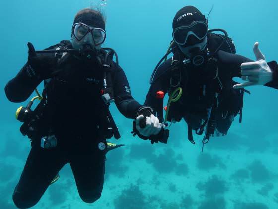 potápačky na liveaboarde Grand Divers