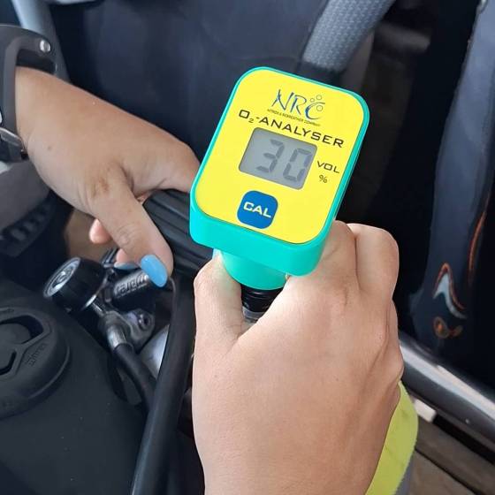 príprava na potápanie s nitroxom nitrox diver on board safari red sea grand divers